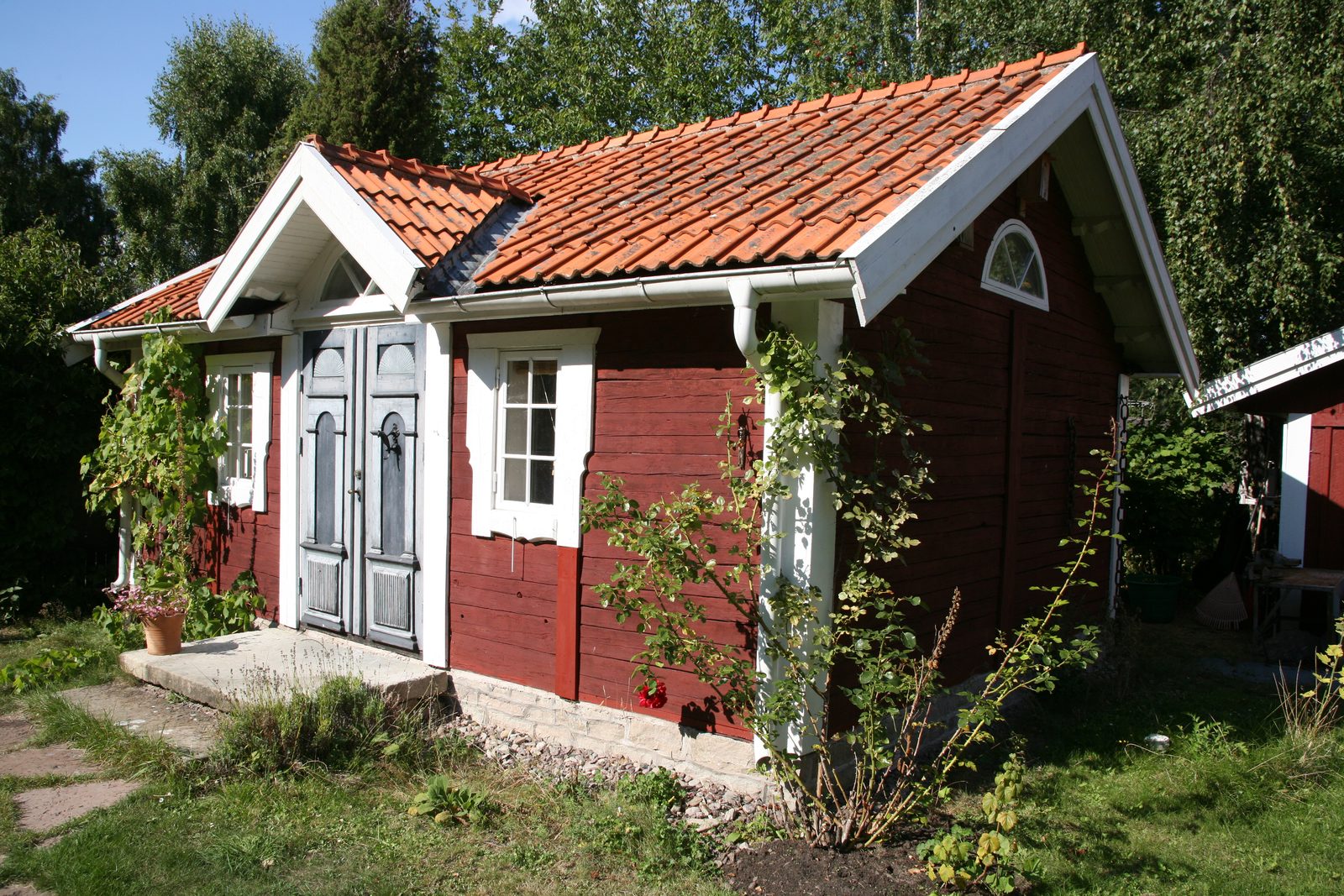 La cabane vue du jardin